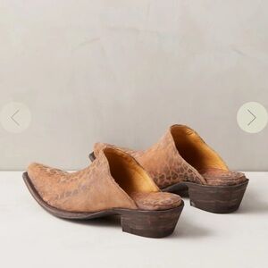 Overland women’s Marie goat skin mules size 8 1/2